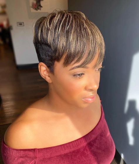 Black Women's Undercut Highlighted Pixie Blonde Highlights On Black Women, Highlights On Black Women, Highlighted Pixie, Pixie With Long Bangs, Women's Undercut, Short Hairstyles For Black Women, Shaved Design, Easy Curls, Balayage Bob