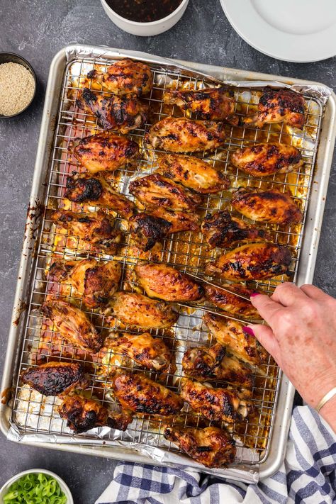 Crispy Honey Garlic Chicken Wings, Game Day Chicken Wings, Honey Garlic Wings Recipe, Garlic Wings Recipe, Honey Garlic Wings, Easy Honey Garlic Chicken, Honey Garlic Chicken Wings, Honey Garlic Chicken Thighs, Garlic Wings