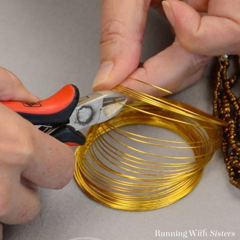 How To Make Beaded Napkin Rings With Tassels - Running With Sisters Diy Christmas Napkins, Rope Napkin Rings, Elegant Napkin Rings, Napkin Rings Diy, Handmade Napkins, Beaded Napkin Rings, Christmas Napkin Rings, How To Make Tassels, Rings Diy