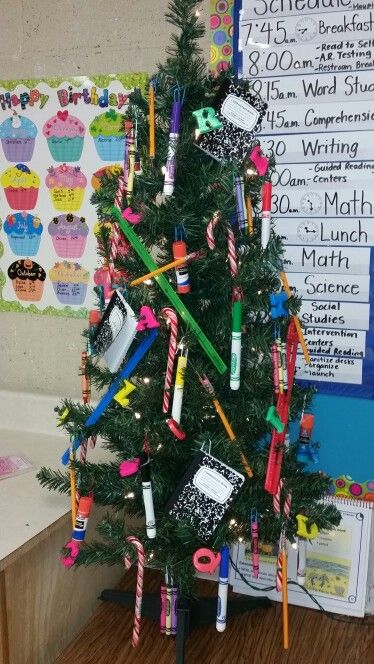 Christmas Tree Classroom, Classroom Christmas Tree, School Christmas Tree, Tree Classroom, Classroom Tree, Classroom Christmas Decorations, High School Math Classroom, Classroom Christmas, Ela Classroom