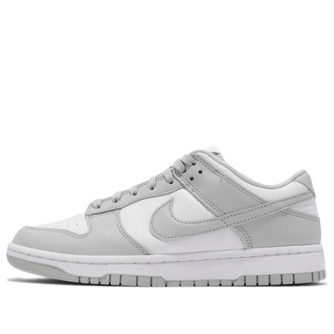 Pretty Sneakers, Shoes For School, Back To School Shoes, Pretty Shoes Sneakers, All Nike Shoes, Shoe Wishlist, Cute Nike Shoes, Sneakers Mode, Cute Nikes