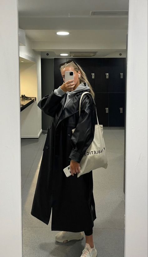 Leather Coat Outfit Winter, Black Leather Coat Outfit, Black Leather Trench Coat Outfit, Trench Coat Outfit Casual, Grey Hoodie Outfit, Coat Outfit Winter, Gray Hoodie Outfit, Hoodie Outfit Aesthetic, Leather Coat Outfit