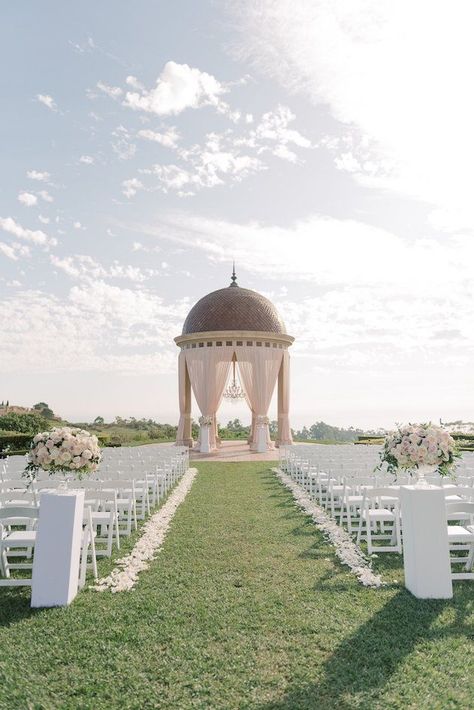 Wedding Rp, Tuscany Wedding Venue, Marriage Venues, Pelican Hill Resort, Pelican Hill Wedding, Hill Resort, Pelican Hill, Wedding Altar, Chateau Style