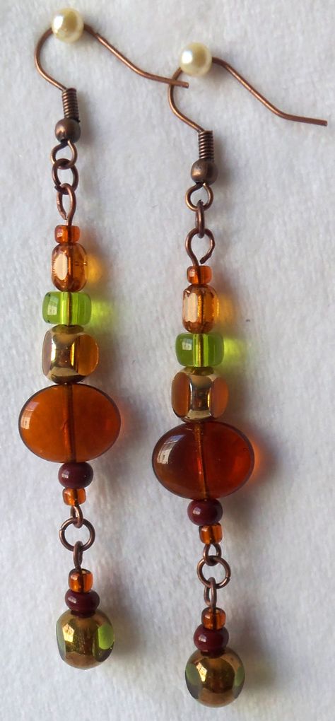 Jewelry Inspo Diy, Granola Earrings, Handmade Vintage Beaded Earrings, Bead Earrings Ideas Diy Jewelry, Beaded Fall Earrings, Easy Jewelry Diy, Bead Earrings Ideas, Home Made Earrings, Diy Bead Earrings