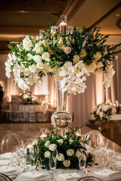 Greenery Wedding Centerpiece - Lin & Jirsa Photography Centerpiece For Wedding, Greenery Wedding Centerpieces, Beautiful Wedding Centerpiece, Vases Glass, Tall Wedding Centerpieces, Wedding Floral Centerpieces, Tall Centerpieces, Wedding Centerpieces Diy, Flower Centerpieces Wedding