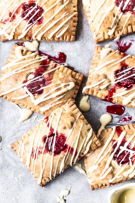 Homemade Pop Tarts Recipe, Chocolate Pop Tarts, Pop Tarts Recipe, Quick Sweets, Shortcrust Pastry Recipes, Poptart Recipe, Melted White Chocolate, Raspberry White Chocolate, Pies Recipes