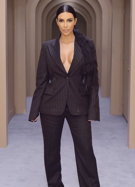 I Think Kim Kardashian Could Actually Make a Great Lawyer — May I Present My Evidence? Estilo Kim Kardashian, Estilo Kardashian, Robert Kardashian, Kkw Beauty, Kim Kardashian Style, Beauty Pop, Teen Choice Awards, Skin Care Brands, Kim K