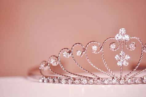 princess. Pink Tiara Aesthetic, Tiara Aesthetic, Pink Tiara, Girls Tiara, Argyle Pink Diamonds, Diamond Tiara, Princess Tiara, Color Lila, Headband Tiara