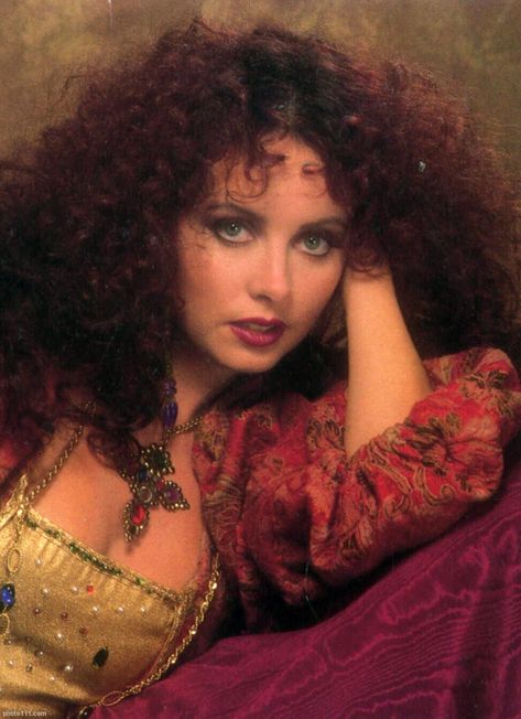 sarah brightman Sarah Brightman, 2 Brothers, Celebrity Skin, Beautiful Voice, Beautiful Person, Early Years, Makeup Inspiration, Amazing Women, Hair Makeup