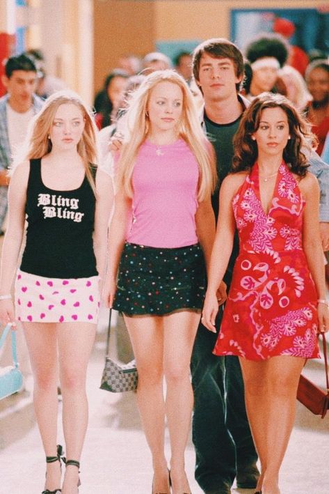 2000s Movie Fashion, Early 2000s Party Outfits, Mean Girls Fashion, Aesthetic Account, Mean Girl 3, Mean Girls Aesthetic, Mean Girls Outfits, 2000s Vibe, Mean Girls Movie