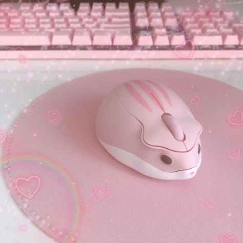 uwugaming.shop ♡ on Instagram: “everything must be pink 😤💖☁️ kawaii gaming and work set up with the wireless hamster mouse ^ - ^ #kawaii #sanriocore #pinkgaming…” Kawaii, Pink Gaming Mouse, Gaming Mouse Aesthetic, Pink Technology, Razer Mouse, Kawaii Mouse, Dream Setup, Pink Mouse, Pink Games