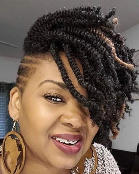 Cabello Afro Natural, Braids With Shaved Sides, Shaved Side Hairstyles, Twisted Hair, Sew In Weave, Side Hairstyles, Mohawk Hairstyles, Shaved Sides, African Braids Hairstyles