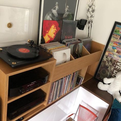 Album Storage Ideas Vinyl, Stereo Cabinet Ideas, Record Storage Ideas, Record Player Storage, Vinyl Record Storage Diy, Vinyl Record Room, Record Album Storage, Lp Record Storage, Modular Shelves