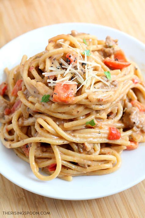 Creamy One-Pot Spaghetti with Sausage (Simple Comfort Food) Spaghetti With Italian Sausage, Dry Spices, Creamy Spaghetti, One Pot Spaghetti, Sausage Spaghetti, Italian Sausage Recipes, Ground Italian Sausage, Pot Dinners, Sweet Bell Peppers