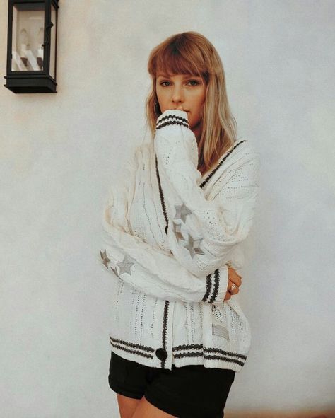 Man I Love Folklore, Folklore Era, Folklore Fashion, About Taylor Swift, Mad Women, Taylor Swift Outfits, Taylor Swift Album, Taylor Swift Wallpaper, Swift 3