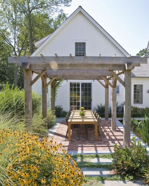 Farmhouse Patio, Farmhouse Landscaping, Pergola Design, Backyard Pergola, Pergola Kits, Pergola Plans, Pergola Patio, Farmhouse Exterior, Pergola Designs