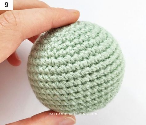 Christmas Balls Crochet Free Pattern, Crochet Round Amigurumi, Perfect Sphere Crochet Pattern, Crochet Perfect Ball, How To Crochet A Small Ball, Crochet Round Ball Free Pattern, How To Crochet A Perfect Sphere, How To Crochet Balls Free Pattern, Crochet A Ball How To