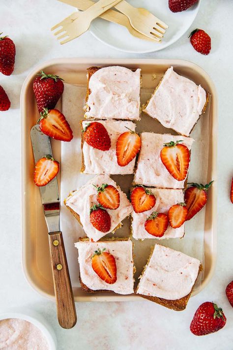 This small batch strawberry cake is baked in a 9 x 5-inch loaf pan to make a very small sheet cake! The cake is made with a fluffy, white cake base that is then topped off with a fresh strawberry buttercream frosting. Strawberry Buttercream Frosting, Small Batch Baking, White Cake Recipe, Strawberry Cake Recipes, Desserts Vegan, Strawberry Puree, Premium Food, Loaf Pan, Strawberry Cake