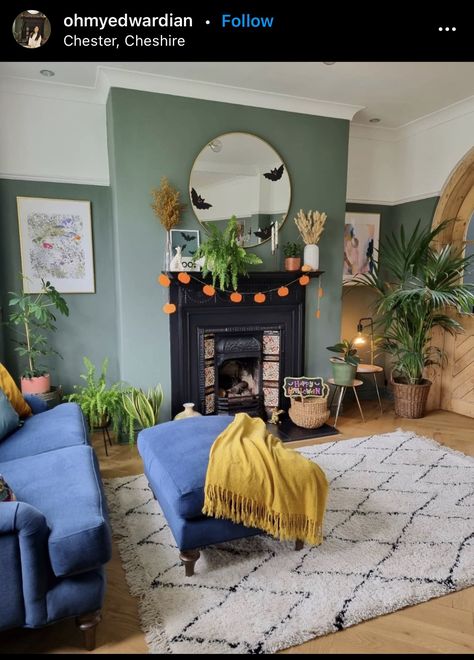 Petrol Blue Living Room, Navy Blue Sofa Living Room, Blue Living Rooms, Living Room Design Green, Sage Living Room, Star Bedroom, Mtv Cribs, Snug Room, New House Living Room