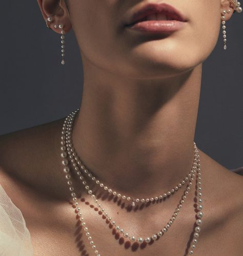 Shop the Look Pearl Necklace Photography, Accesories 2024, Cascading Pearl Earrings, Aesthetic Therapy, Hollywood Prom, Amazing Necklaces, Character Closet, Wedding Pearl Necklace, Jewellery Shoot