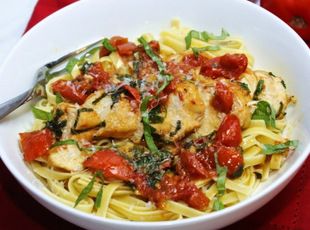 Tomato Basil Chicken Pasta, Tomato Basil Chicken, Meatless Meal, Basil Pasta, Italian Recipes Easy, Chicken Breast Seasoning, Basil Chicken, American Mom, Tomato Basil