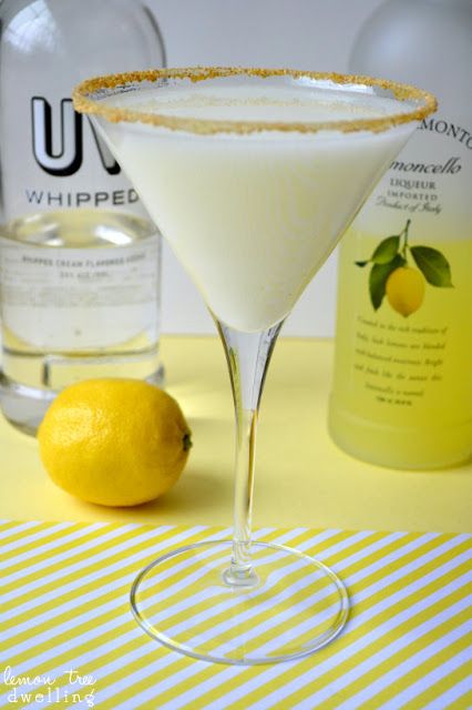 Deliciously sweet Lemon Meringue Martini from Lemon Tree Dwelling ~ www.lemontreedwelling.com  #martinis Whipped Vodka, Martini Shaker, Martini Recipes, Flavored Vodka, Meringue Pie, S'mores, Lemon Meringue, Daiquiri, Milkshakes