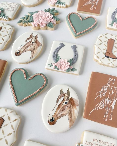 Horseshoe Decorated Cookies, Cowgirl Cookies Decorated, Horse Cookies Decorated, Gemstone Cookies, Horse Sugar Cookies, Horseshoe Cookies, Airbrushed Cookies, Western Cookies, Fondant Biscuits