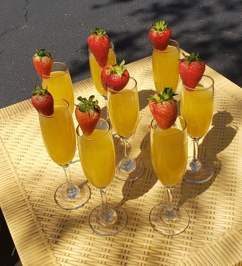 Mimosas/ Champagne and orange juice Mimosas Aesthetic Brunch, Brunch Vibes Aesthetic, Doses And Mimosas Aesthetic, Mimosa Birthday Party, Brunch Mimosas Aesthetic, Mimosa Brunch Aesthetic, Hoco Breakfast, Birthday Mimosas, Hoco Morning