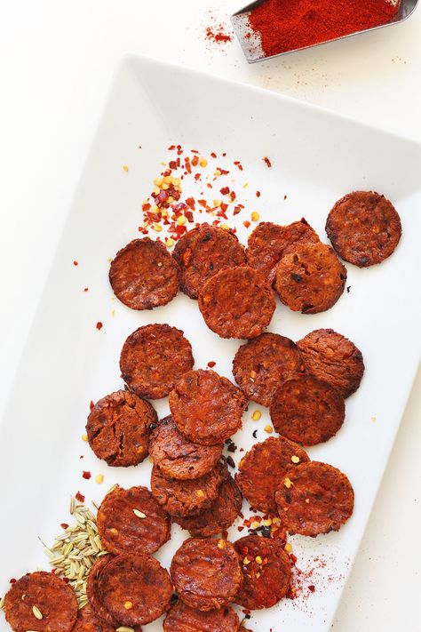 Gluten Free VEGAN PEPPERONI! 10 ingredients, surprisingly easy, SO delicious! #vegan #glutenfree #pepperoni #recipe #minimalistbaker Pepperoni Recipe, Pepperoni Recipes, Vegan Pepperoni, Pizza Vegana, Cookies Healthy, Minimalist Baker, Meat Substitutes, Vegan Pizza, Recipe Healthy