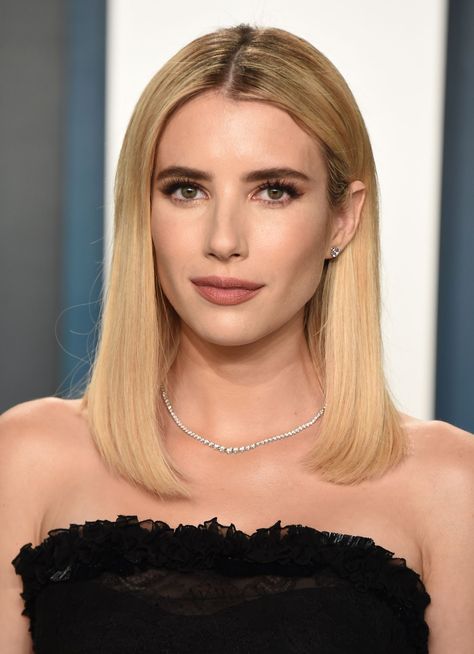 Emma Roberts Makeup, Warm Blonde Hair, Honey Blonde Hair Color, Angela Simmons, Low Maintenance Haircut, Shilpa Shetty, Hair Specialist, Blonde Tones, Warm Blonde