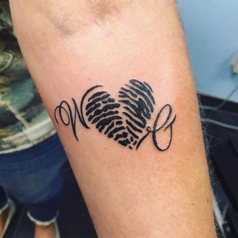 Thumbprint Couple Tattoo, Heart Fingerprint Tattoo Couple, Finger Print Couple Tattoo, Thumbprint Tattoos Couples, Fingerprint Tattoo Couple, Tattoo Empreinte, Tattoo Ideas For Husband, Small Fingerprint Tattoos, Tatoos Couple