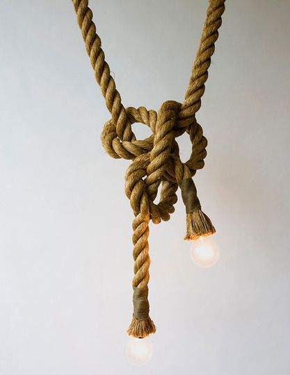 25 diy ways of using rope for a vintage look Diy Rope Design, Rope Chandelier, Rope Lamp, Rope Pendant Light, Chandelier Creative, Bulb Pendant Light, Incandescent Light Bulb, Rope Lights, Rope Light