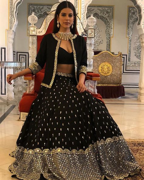 8 Winter Lehenga Styling Tips To Rock Winter Weddings! Black And Gold Lehenga, Jacket Lehenga, Gold Lehenga, Winter Wedding Outfits, Mirror Work Lehenga, Black Lehenga, Black Bridal, Indian Woman, Ghagra Choli