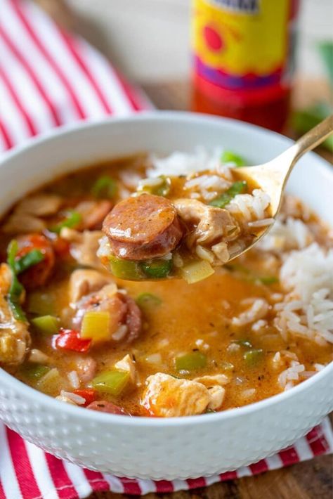 Pioneer Woman Chicken And Sausage Gumbo - Chefs & Recipes Food To Make With Chicken, Gumbo Soup Recipe, Spicy Gumbo, Chicken Gumbo Soup, Easy Gumbo, Andouille Sausage Gumbo, Gumbo Recipe Easy, Chicken And Sausage Gumbo, Cajun Gumbo