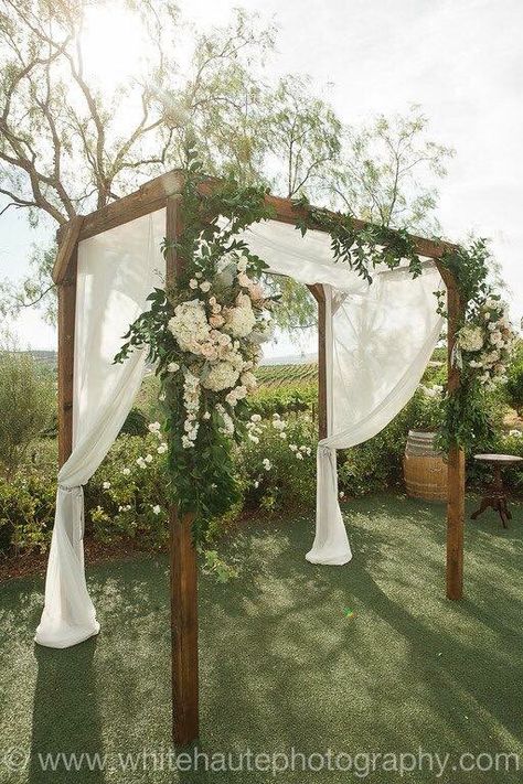 Outdoor Arch, Wedding Alter, Wedding Ceremony Setup, Wedding Chuppah, Ceremony Outdoor, Backyard Wedding Ceremony, Wedding Setup, Wedding Alters, Wedding Arch Rustic