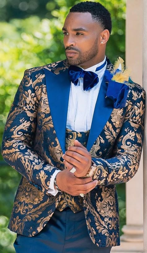 Blue And Gold Suits For Men, Tuxedo Wedding Groomsmen, Flower Blazer, Boy Prom Outfit, Designer Tuxedo, Men Suits Wedding, Prom Dinner, Tailor Made Suits, Tie Vest