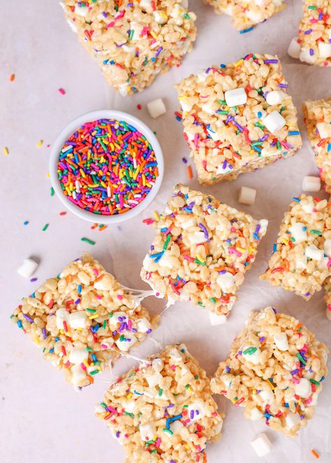 Funfetti Rice Krispies Sprinkle Rice Crispy Treats, Groovy Rice Krispies, Rice Krispie Treats Aesthetic, Mini Rice Krispie Treats, Funfetti Rice Krispie Treats, Sprinkle Rice Krispie Treats, Candyland Party Food Ideas, Rice Krispie Ideas, Cereal Theme