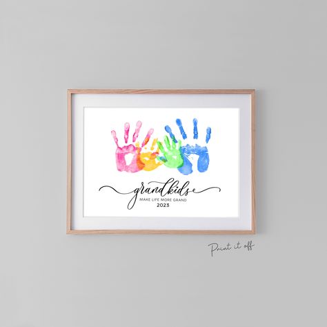 "♥ PRINT IT OFF - Handprint & Footprint Art Made Easy https://www.etsy.com/au/shop/PrintitoffShop *XL Print Collection* 2023 Create a precious wall art for the grandparents ... Perfect for a frame! The perfect heartfelt gift. Handprints are for you to complete: Be creative, layer handprints, or use colours to match your decor. You could even trace handprints onto card, cut out and stick on. INSTANT ACCESS - Digital Download File STEP 1. Download. STEP 2. Print file at home or local print shop. S Cadeau Grand Parents, Handprint Gifts, Baby Handprint, Grand Kids, Baby Milestone Cards, Footprint Art, Handprint Crafts, Baby Footprints, Handprint Art