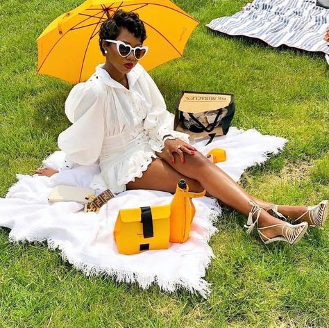 Picnic Outfit Black Women, Picnic Date Outfits, Veuve Cliquot, Veuve Clicquot Polo Classic, Outfit Black Women, Picnic Outfit, Polo Fashion, Derby Outfits, Picnic Inspiration