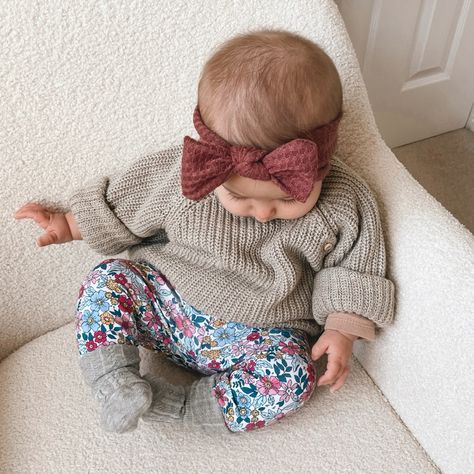 6 Month Winter Clothes, 12 Month Old Winter Outfits, 10 Month Old Outfits, Baby Girl Sweater Outfits, 3 Month Old Outfits, Baby Girl Outfit Inspiration, Winter Outfits Babygirl, Fall Bump Style, Newborn Girl Winter Outfits