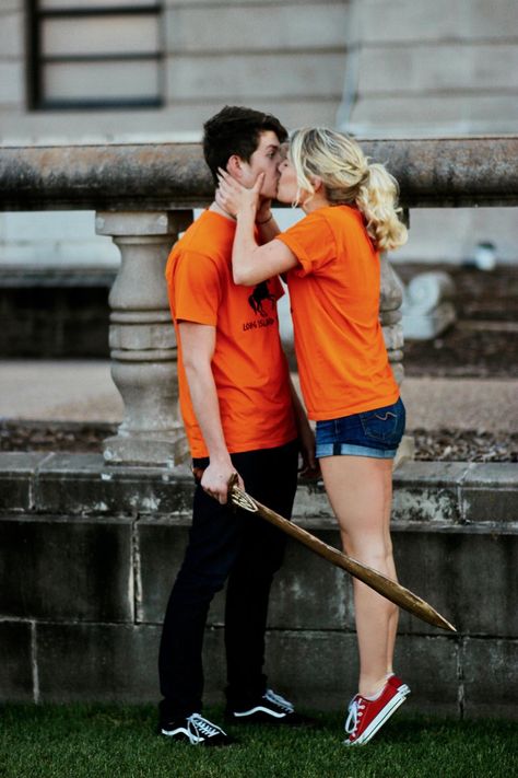 @aletheiacosplay on instagram<<< I love how Percy is just standing there like what Percabeth Headcanon, Percy Jackson Cosplay, Percy Jackson Annabeth Chase, Zio Rick, Rick Riordan Series, Team Leo, Percy And Annabeth, Percy Jackson Fan Art, Magnus Chase