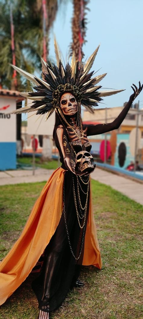 Catrina Costume Ideas, Musicians Costumes Ideas, Catrina Outfit Costume Ideas, Catrina Costume Diy, Catrina Outfit, Catrina Dress, Mexican Halloween Costume, Catrina Costume, Outfit Mexicano