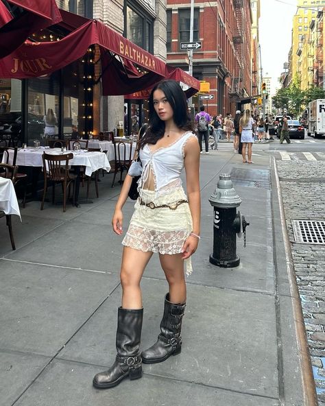 Ready for a night out in your Madden's. Steve Madden Buckle Boots Outfit, Steve Madden Cypress Boots Outfit, Buckle Boots Outfit, Loafers Trend, Boots Outfits, Madden Boots, Engineer Boots, Steve Madden Boots, An Engineer