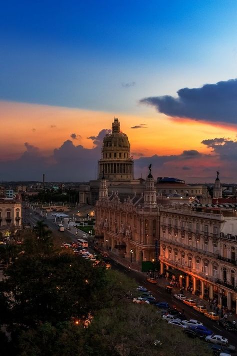 Check out this article for the best food and restaurant in Havana. The Best Things to do in Havana, Cuba at night and the best Havana entertaiment, cultural and restaurant tips and hidden gems. From exploring the best Cuban food in Havana Vieja and taking classic car rides to finding the best rooftops and the secret Cuban spots. #havana #cuba #travel #Caribbean #thingstodo #cuban #cubatravel #havana #barsinhavana #havanacuba #havanafood Cuba Wallpaper Aesthetic, Cuba Aesthetic Night, Cuba Travel Aesthetic, Cuba Havana Aesthetic, Havana Cuba Aesthetic, Havana Aesthetic, Cuban Photography, Cuban Aesthetic, Cuba Night