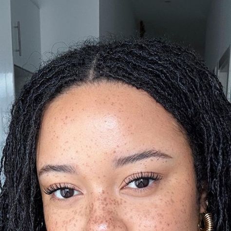 Kiera 🌻 on Instagram: "Can’t believe it’s been 9 months already💕 • • • • • #microlocs #microlocsjourney #respectmyhair #tinylocs #microinfluencer #loclivin" Microlocs Fine Hair, Frizzy Microlocs, Large Microlocs, Long Micro Locs, Long Microlocs, Micro Locs Starter, Microlocs Starter, Lox Styles, Short Microlocs