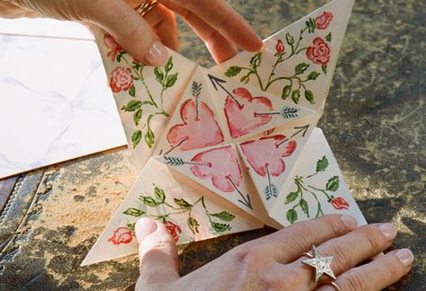 Illustrator Susannah Garrod shows us how to recreate the romance of a Victorian love affair with a puzzle purse perfect for Valentine’s Day. Diy Valentines Cards Origami, Valentine’s Day Diy For Him, Victorian Love Notes, Victorian Love Note Design, Victorian Valentines Cards, Victorian Folded Valentine, Victorian Puzzle Purse Design Valentines, Victorian Paper Purse, Victorian Purse Origami