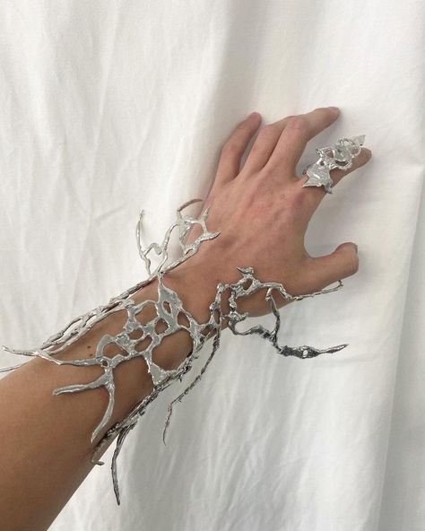 Cybercore Accessories, 3d Print Jewelry, Futuristic Inspiration, Futuristic Jewelry, Ethereal Jewelry, Soldering Jewelry, Futuristic Fashion, Future Fashion, Jewelry Inspo