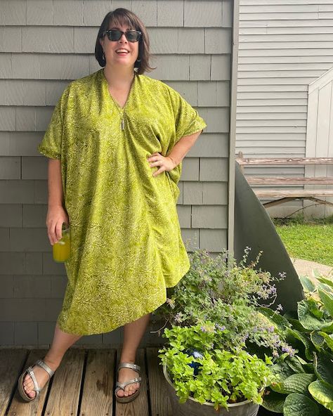 Cookin' & Craftin': August 2020 Envelope Dress, Beach Kaftan, Plus Size Sewing, Green Envelope, Simple Sewing, Sewing Lingerie, Green Envelopes, Diy Simple, 90s Shirts