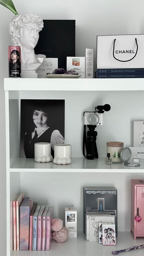 #kpop #shelves #aesthetic #room #decor #newjeans #txt #tokki #moa #hybe #ideas #minimalist Aesthetic Room Decor Shelves, Clean Kpop Room, Kpop Shelves Aesthetic, Minimal Kpop Room, Aesthetic Kpop Rooms, Kpop Shelf Aesthetic Minimal, Minimalistic Kpop Room, Kpop Room Minimalist, Dior Decorations Decor