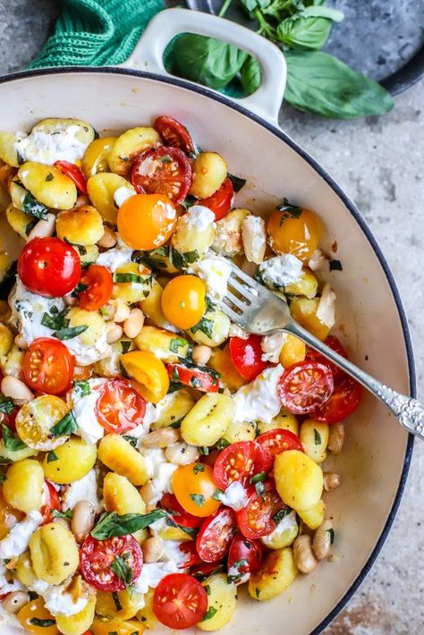 Caprese Gnocchi with Burrata and White Beans - 6 ingredients, one pan - food to glow Gnocchi Salad Recipes, Gnocchi With Burrata, Caprese Gnocchi, Gnocchi Salad, Pasta Craving, Burrata Recipe, Gnocchi Dishes, Whats Gaby Cooking, Feta Salat